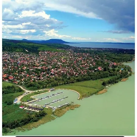 ゲストハウス Balaton White House ボニャルツバシュ