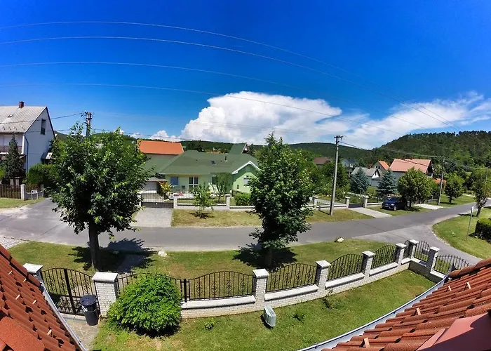 Balaton White House 招待所